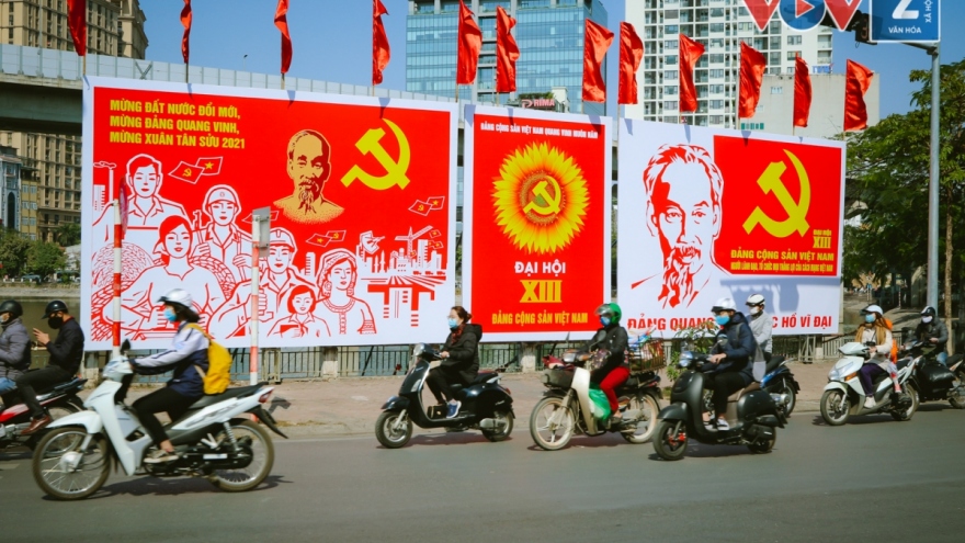 Đi lên CNXH là yêu cầu khách quan, là con đường tất yếu của cách mạng Việt Nam